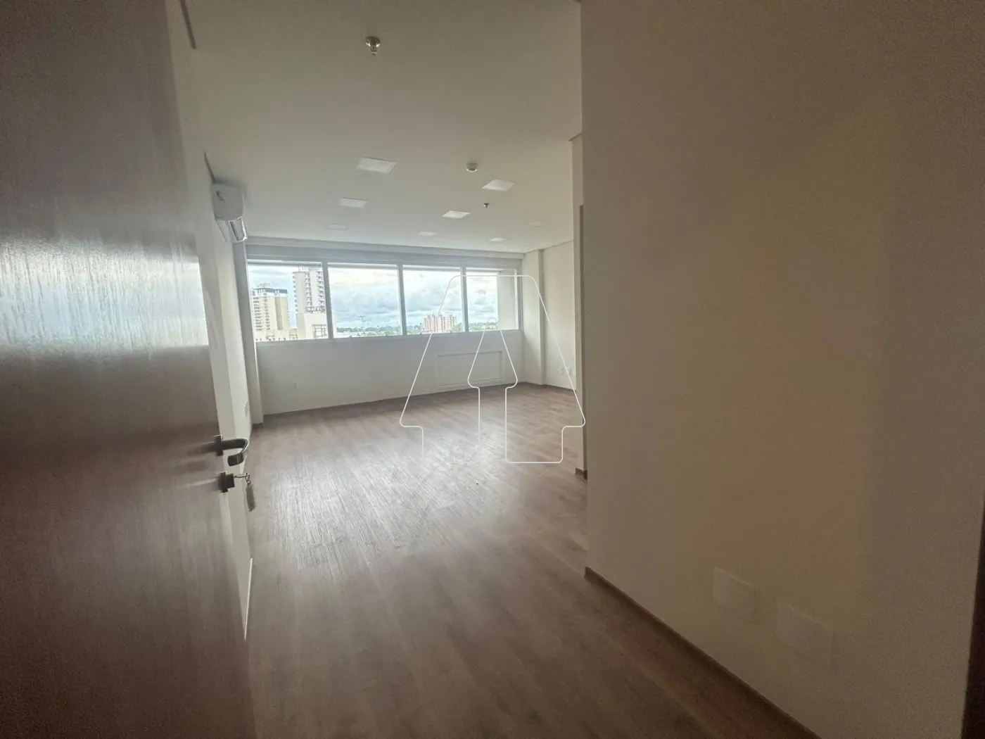 Alugar Comercial / Sala em Condomínio em Araçatuba R$ 1.500,00 - Foto 1