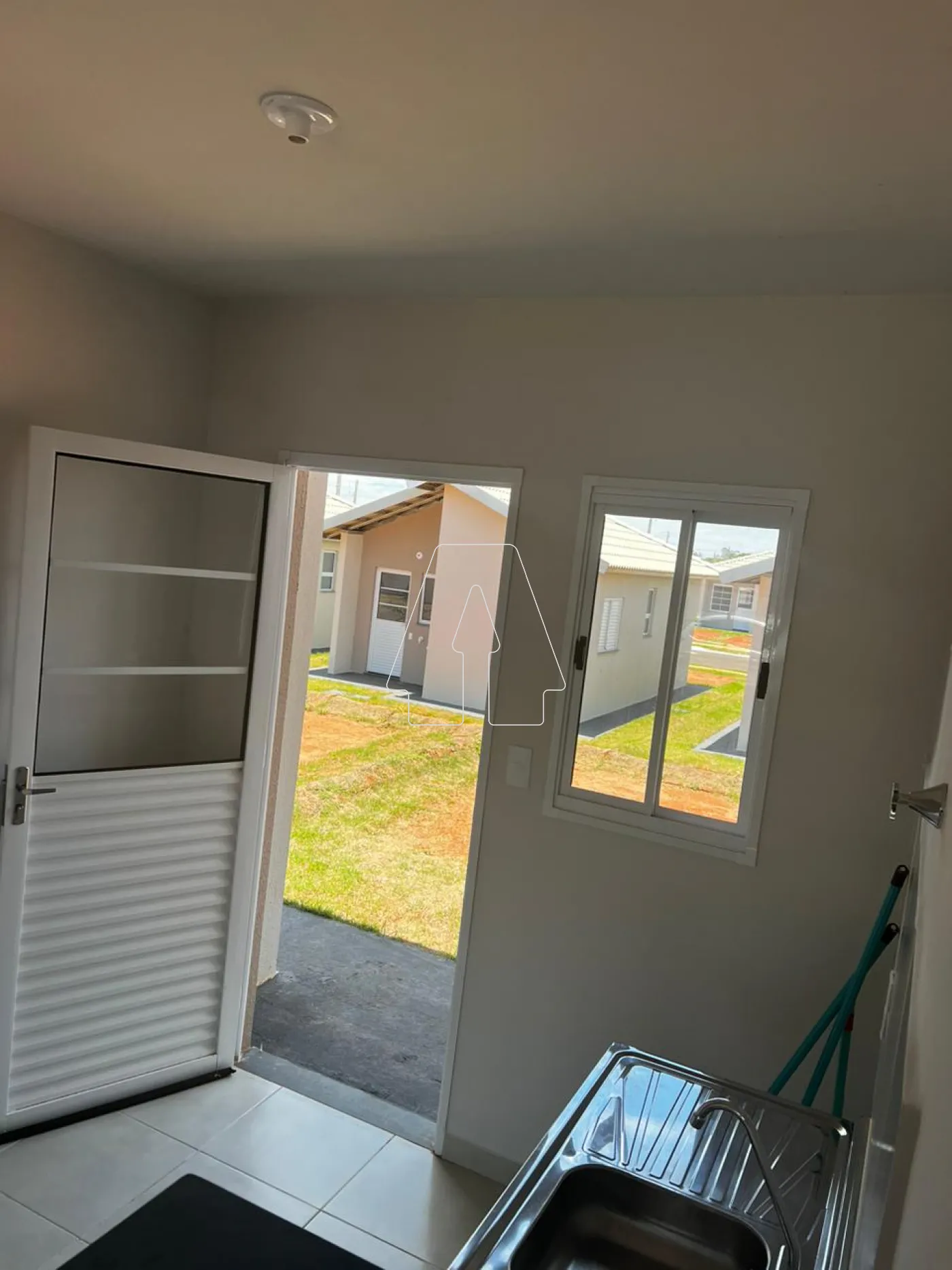 Alugar Casa / Residencial em Araçatuba R$ 800,00 - Foto 2