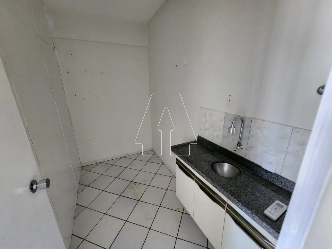Alugar Comercial / Sala em Condomínio em Araçatuba R$ 800,00 - Foto 4
