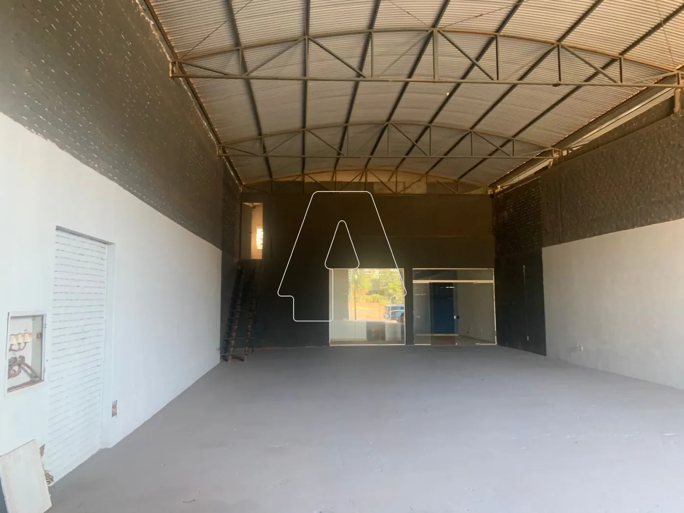 Alugar Comercial / Barracão em Araçatuba R$ 4.000,00 - Foto 1