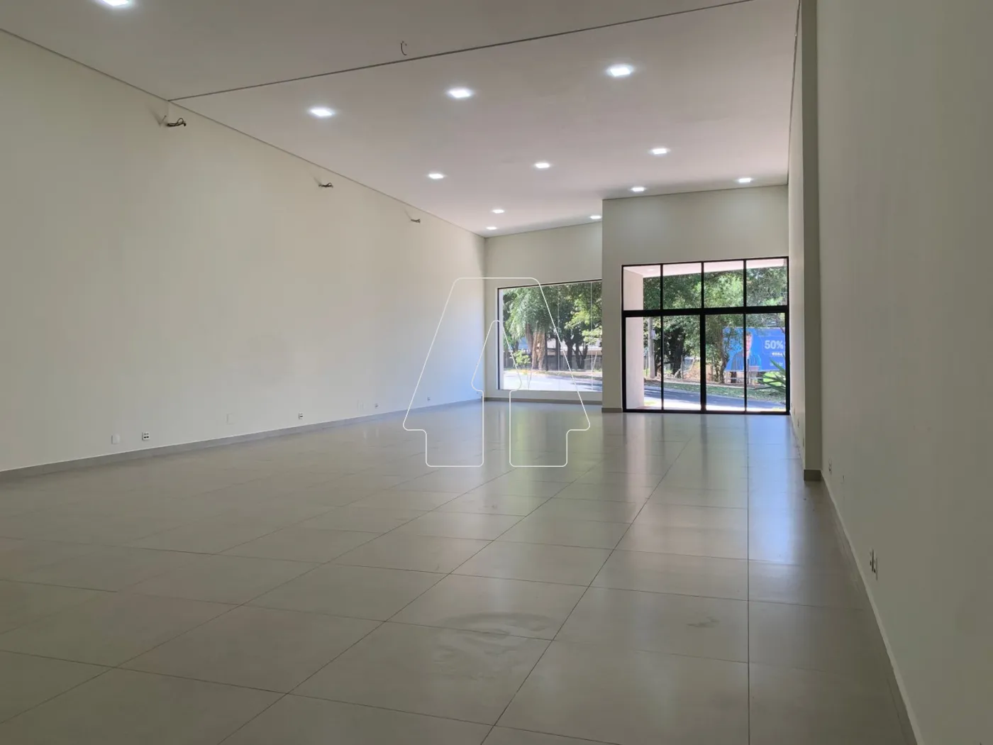 Alugar Comercial / Salão em Araçatuba R$ 6.000,00 - Foto 2