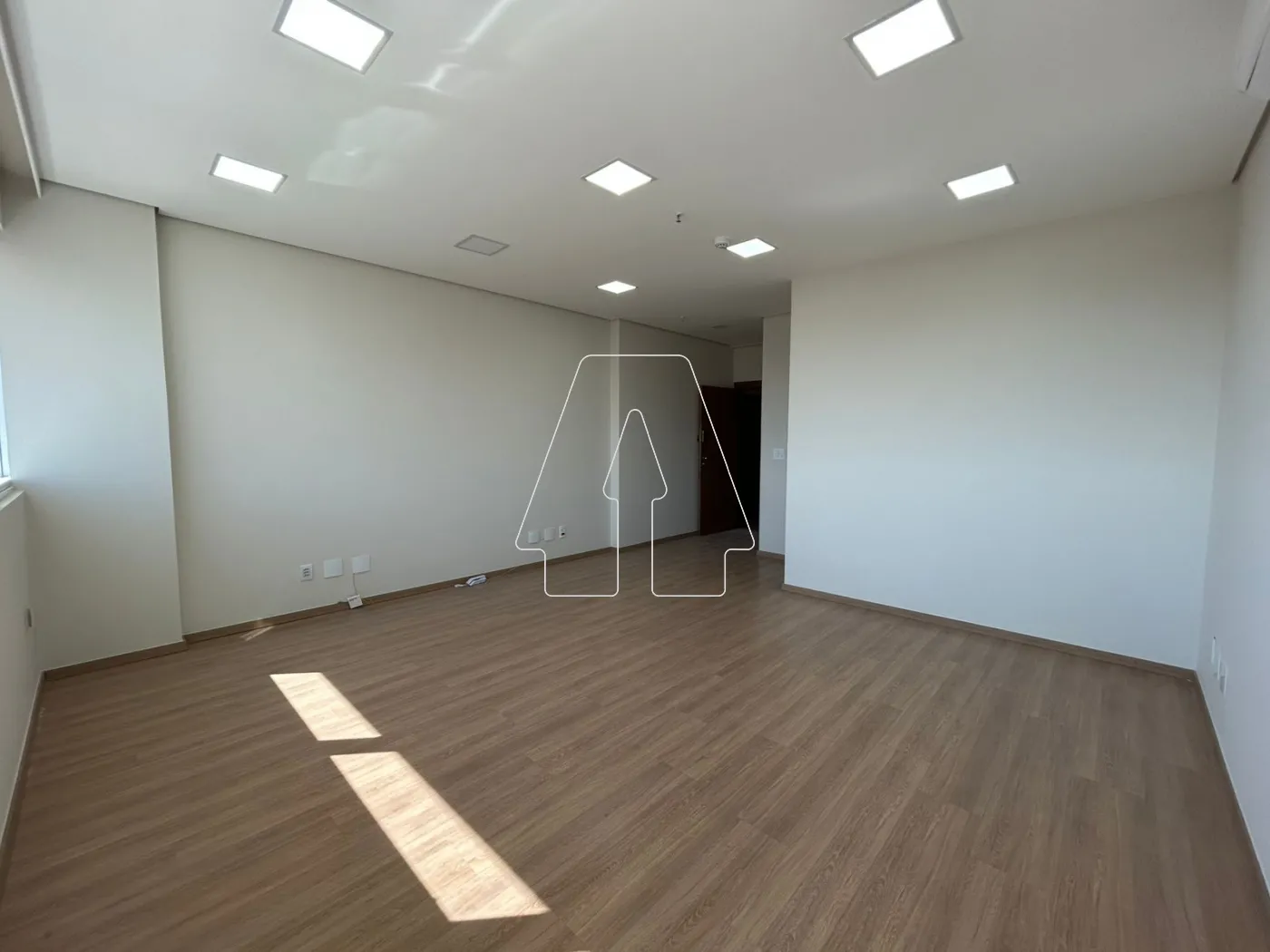 Alugar Comercial / Sala em Condomínio em Araçatuba R$ 2.000,00 - Foto 2