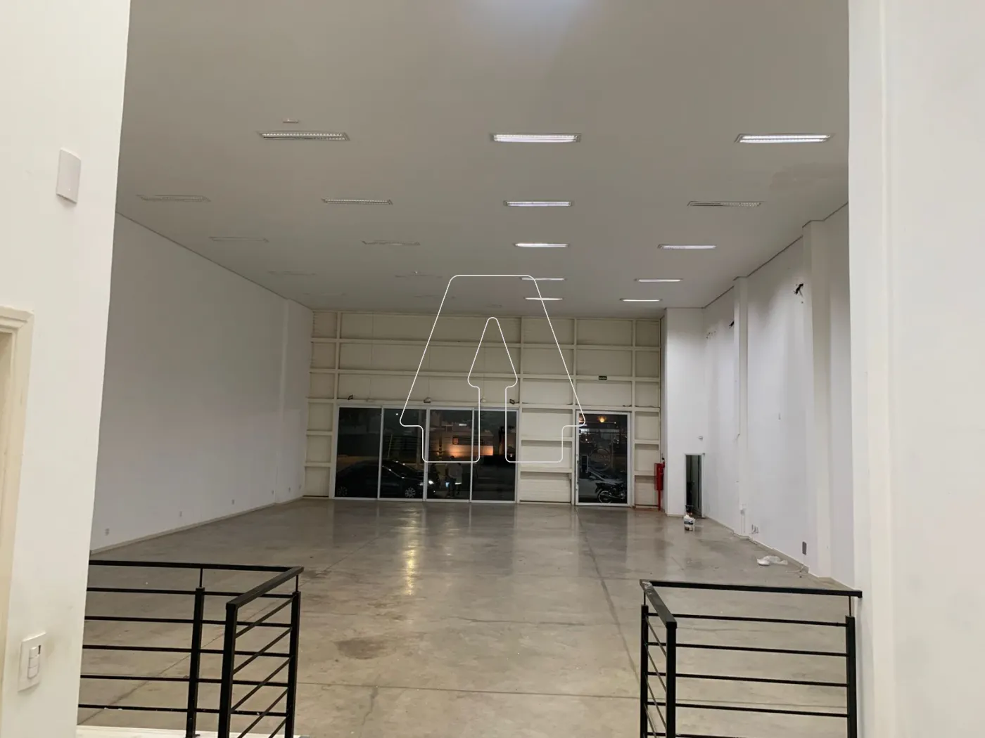 Alugar Comercial / Salão em Araçatuba R$ 15.000,00 - Foto 2