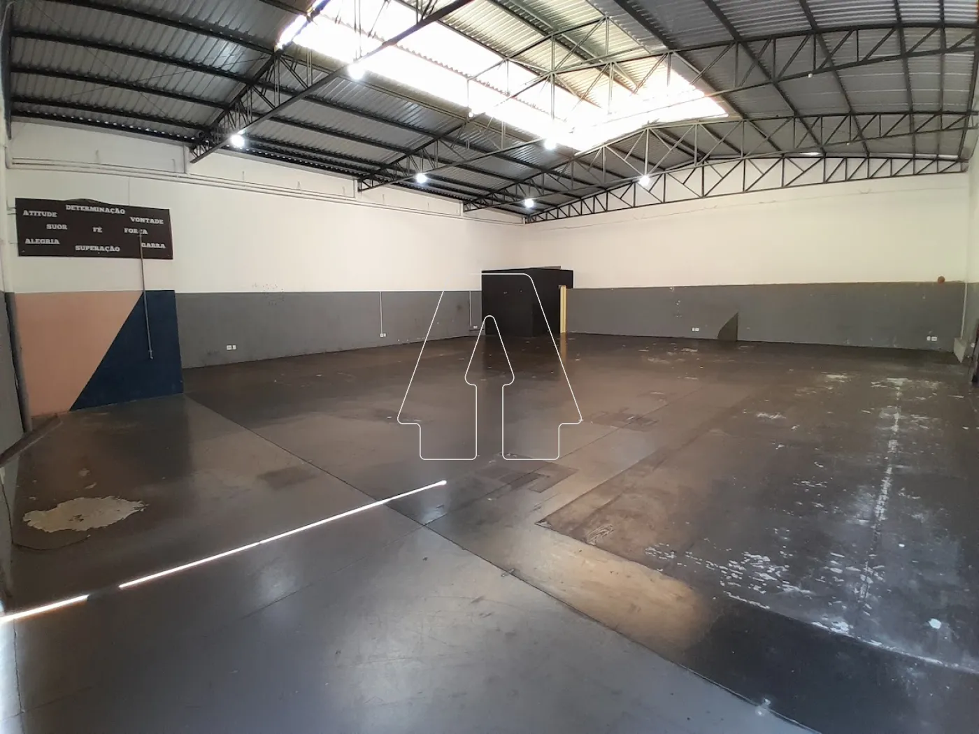 Alugar Comercial / Barracão em Araçatuba R$ 3.500,00 - Foto 1