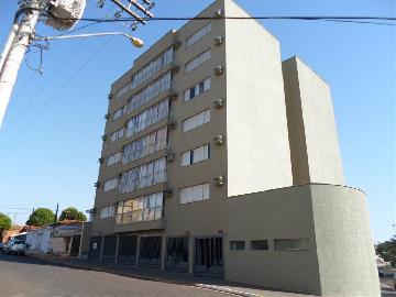 Alugar Apartamento / Padrão em Araçatuba. apenas R$ 750,00