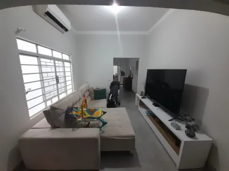Alugar Comercial / Casa em Araçatuba. apenas R$ 2.500,00