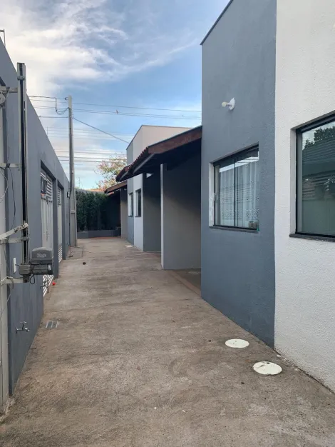 Alugar Casa / Kitnet em Araçatuba. apenas R$ 1.000,00