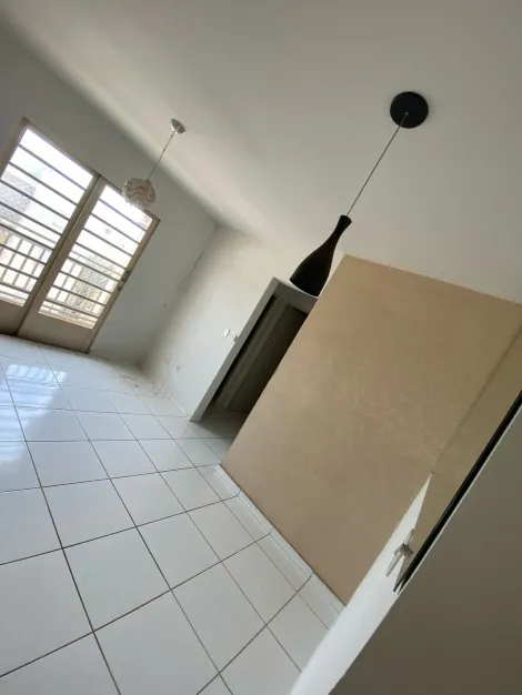 Alugar Apartamento / Padrão em Araçatuba. apenas R$ 1.000,00